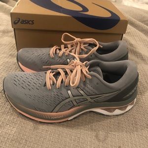 Like New—Gel Kayano 27 ASICS running shoes size 8.5